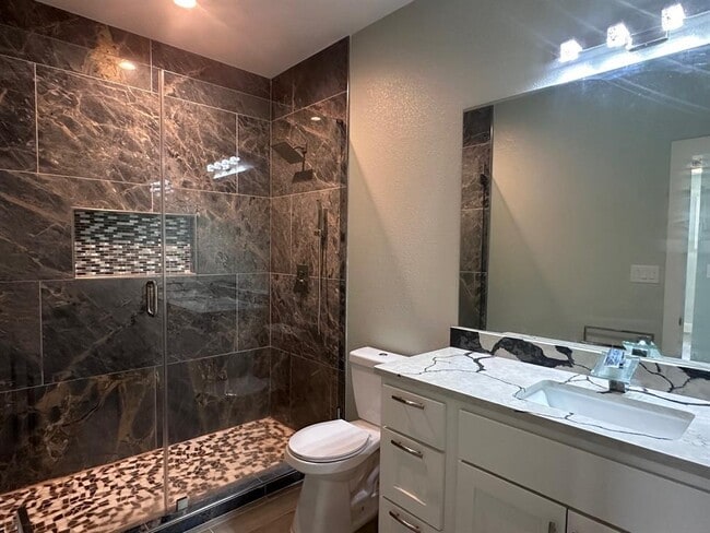 Building Photo - 103 Kikipua