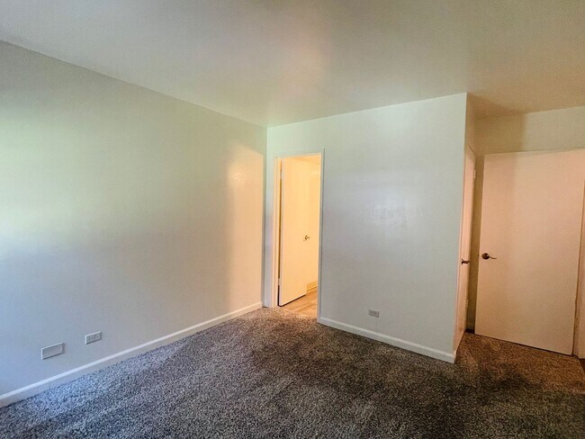 Building Photo - Partly Furnished 2-bedroom, 2-bath condo a...