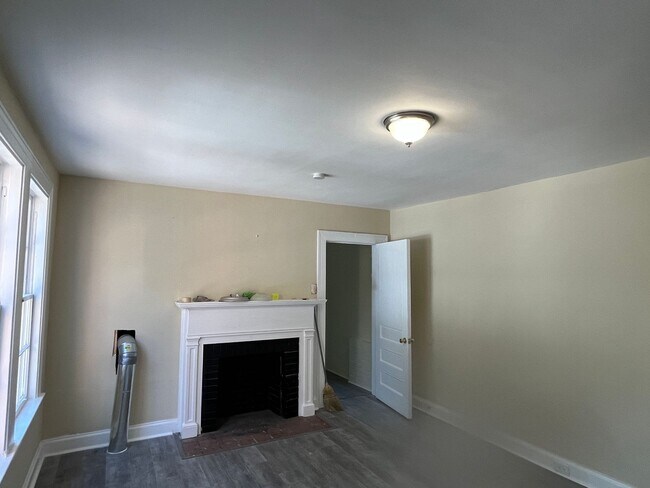 Building Photo - 2106 S Andrews Cir