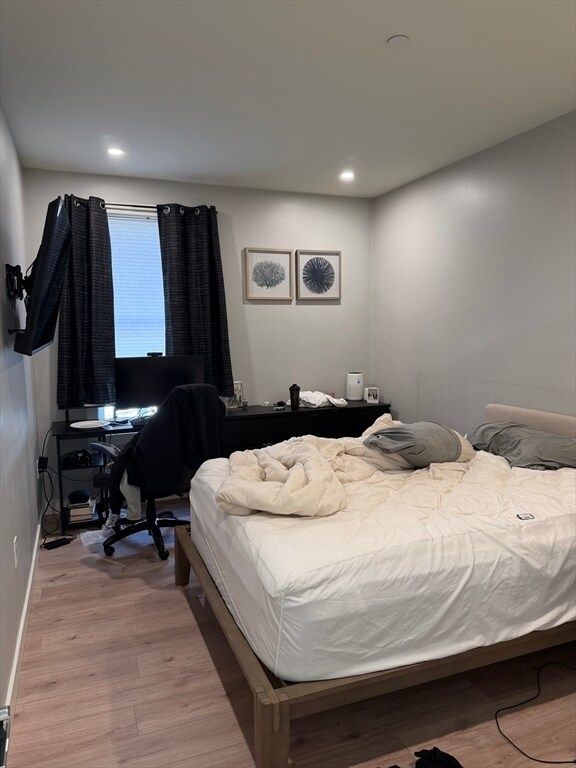 Building Photo - 415 E 7th St