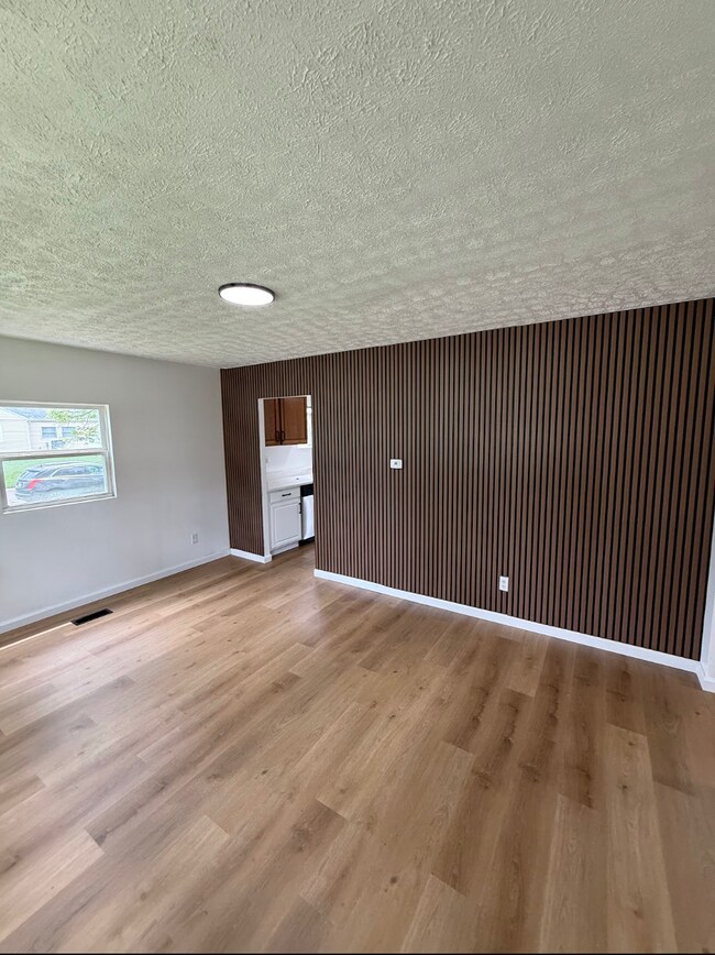 Building Photo - 608 Schuyler Dr