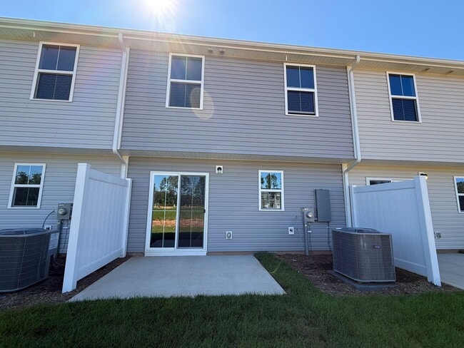 Building Photo - Modern 3-Bedroom Townhouse with Garage & P...
