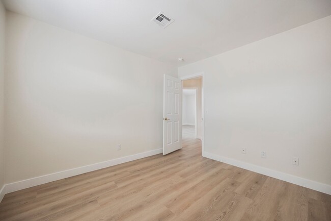 Building Photo - Honey, I’m Home! This Lovely 3 Bedroom, Two-Story Home Is Located In Summerlin.