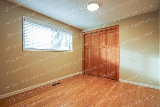 Building Photo - 14210 SW Rochester Dr