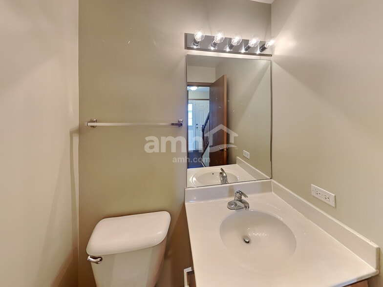 Building Photo - 440 Lowell Dr