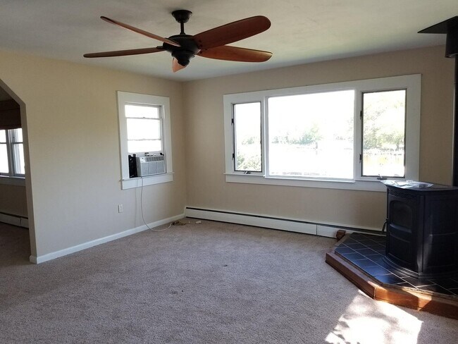 Building Photo - 146 Spa Dr