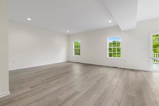 Building Photo - 5 BED 2 BATH HOME LOCATED IN BLACKSBURG