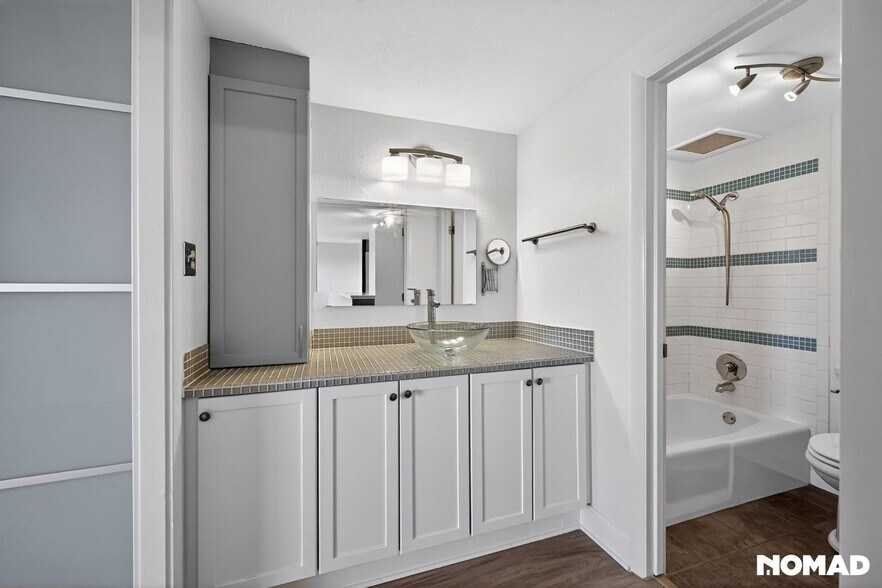 Building Photo - 700 N Washington St