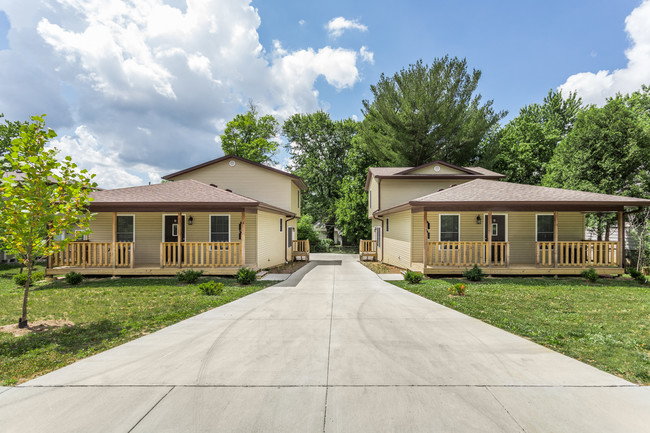 Exterior - Buildings - Regency Court Apartments