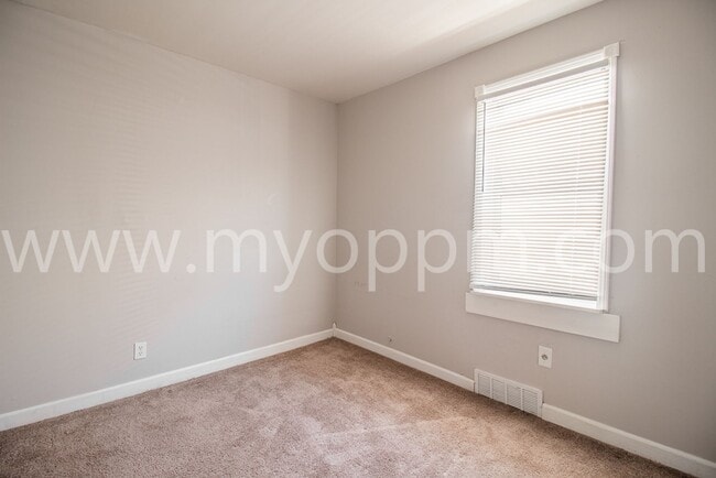 Building Photo - 2 Bed / 1 Bath House - 30th & Seward