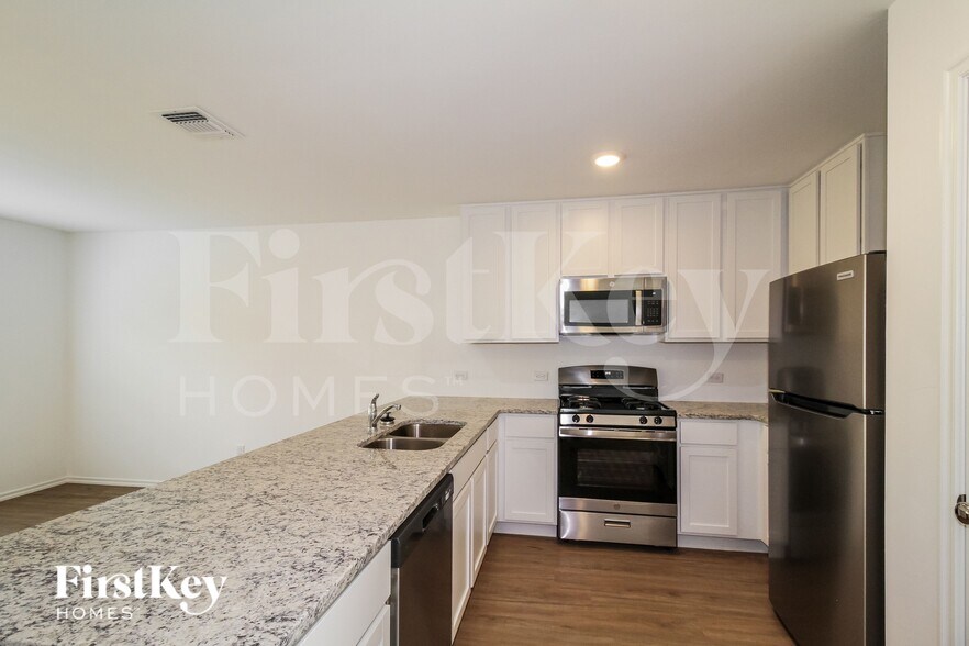 Building Photo - 1935 Wolford Wy