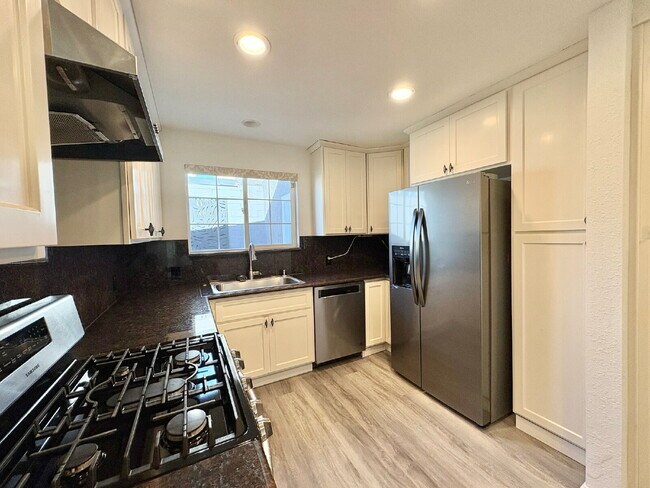 Building Photo - Spacious Single Family Home in Lakes & Birds Fremont