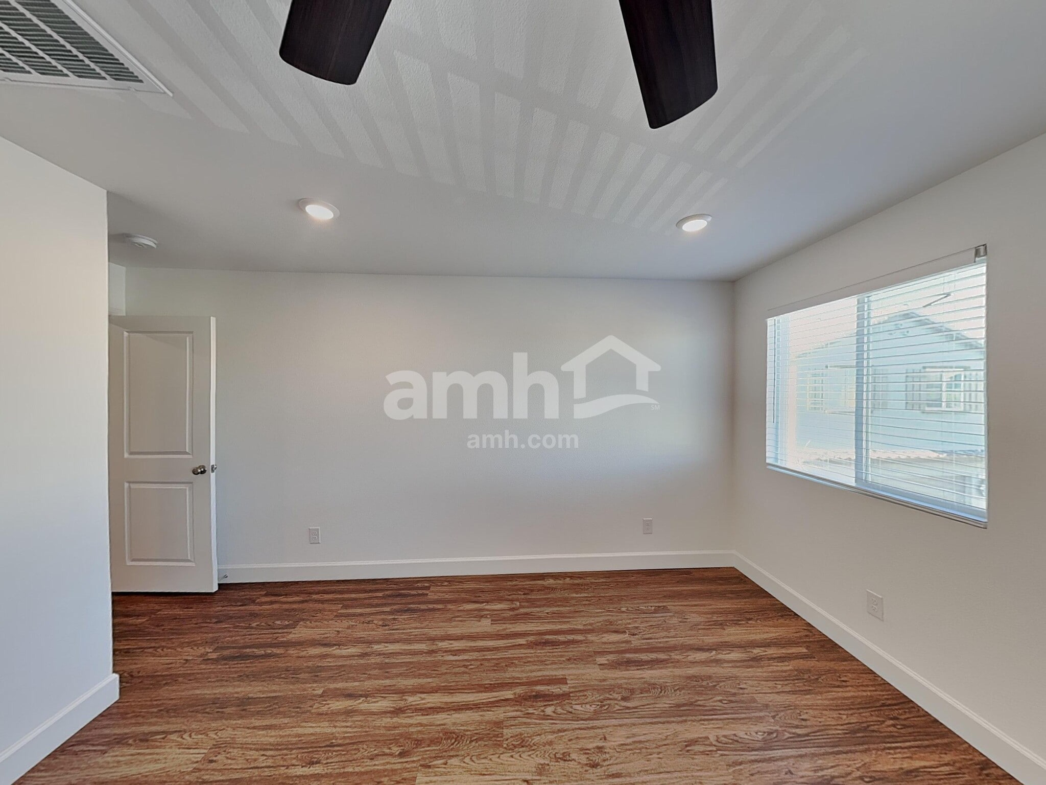 Building Photo - 10132 W Oleta Ave