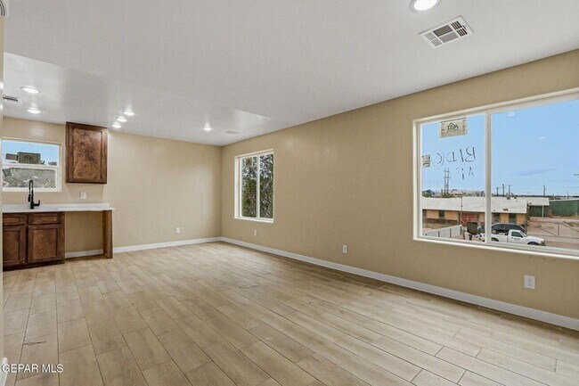 Building Photo - 6002 1/2 Pam McCall Drive Unit 6