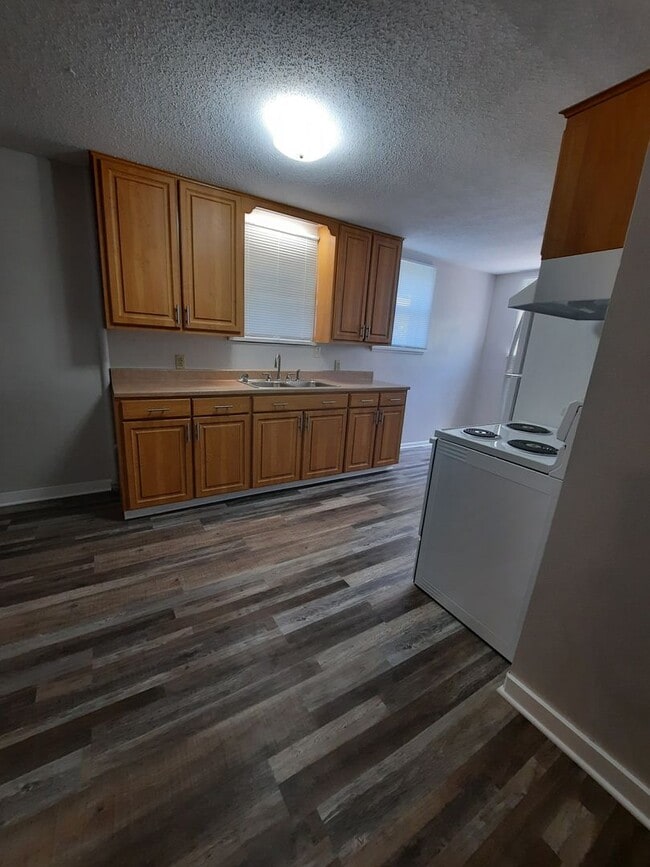 Building Photo - 644 Holcomb Ave