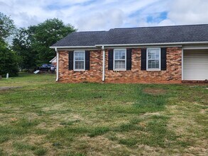 Building Photo - Parris Bridge