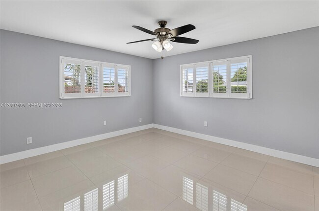 Building Photo - 4865 SW 94th Ave