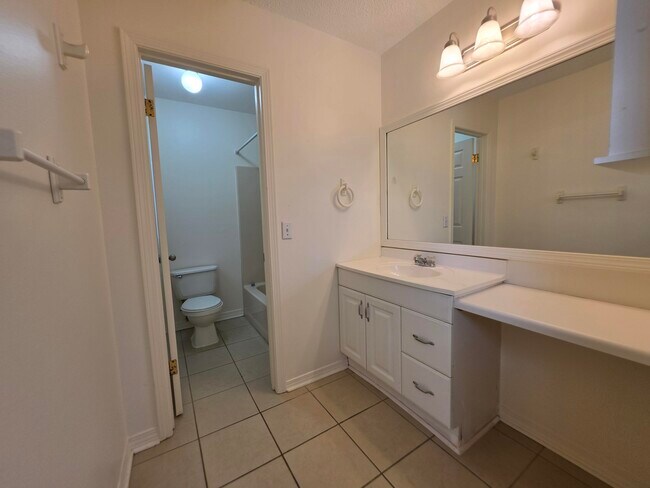 Building Photo - 2289 Estate Cir