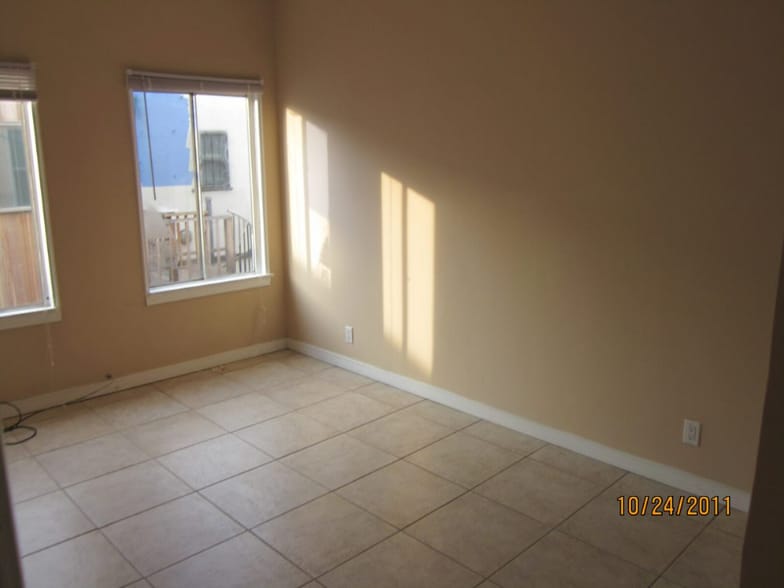 Building Photo - 209 Columbia Pl
