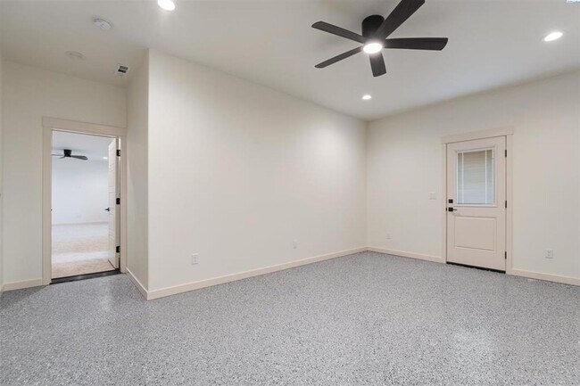 Building Photo - Stunning New Construction Five Bedroom Three Bath in South Richland!