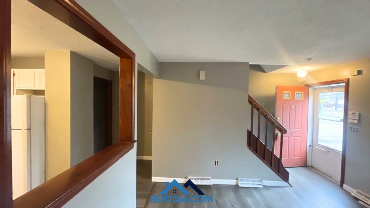 Building Photo - 65 Wisteria St