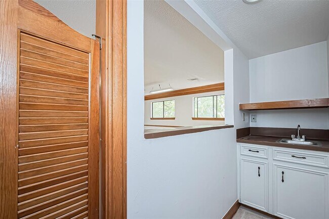 Building Photo - 18307 Champion Forest Dr