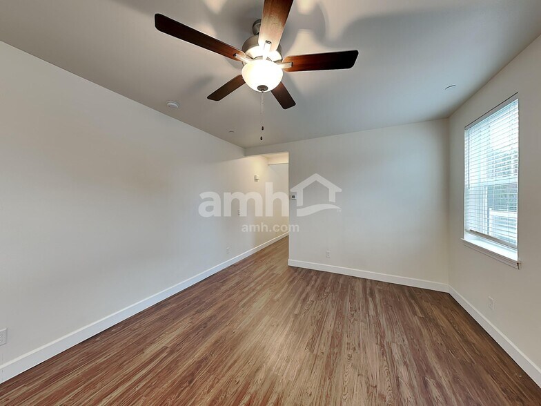 Building Photo - 10601 136th St Ct E