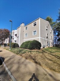 Building Photo - 600 Reusens Rd