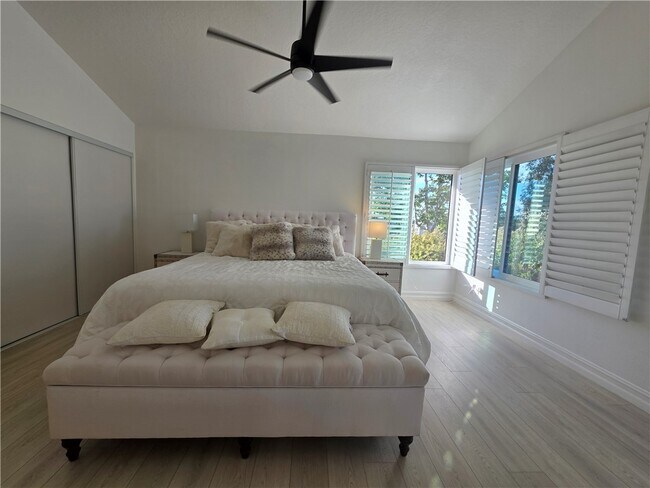 Building Photo - 240 Nice Ln