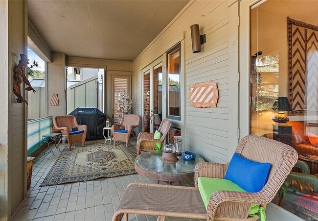 Building Photo - Executive 2BR/3BA Condo with Mountain View...