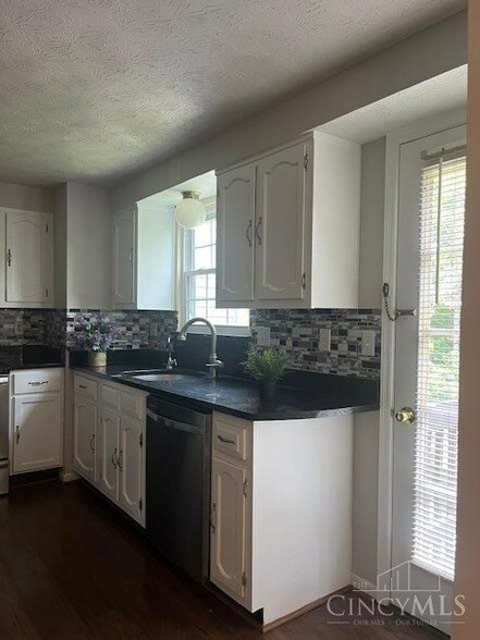 Building Photo - 8059 Hetz Dr