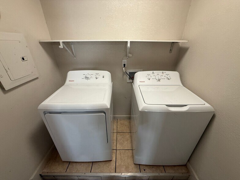 Building Photo - 5305 Drexel Ave