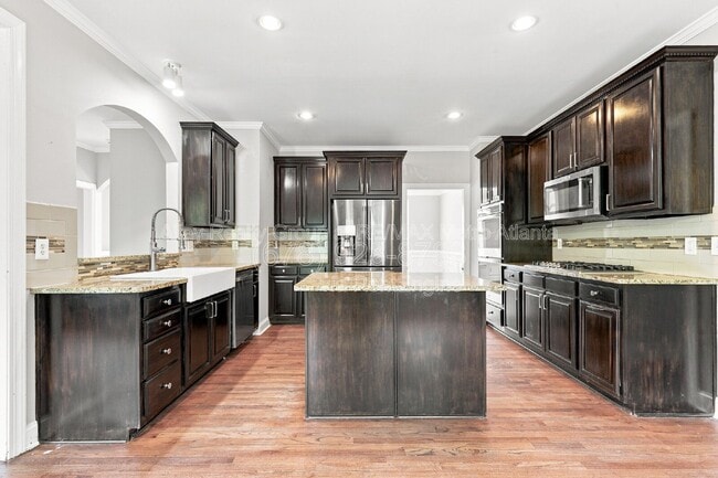 Building Photo - 6725 Ridgefield Dr