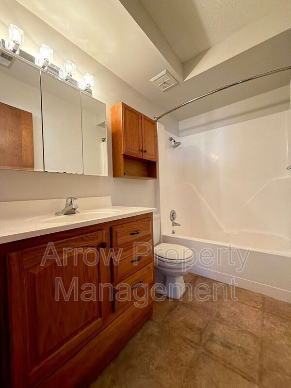 Building Photo - 3831 S 46th St