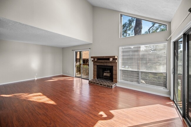 Building Photo - 705 Davis Rd