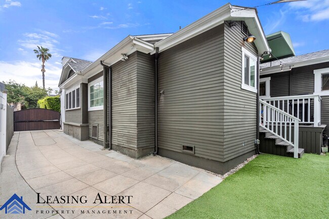 Building Photo - 1326 N Fairfax Ave