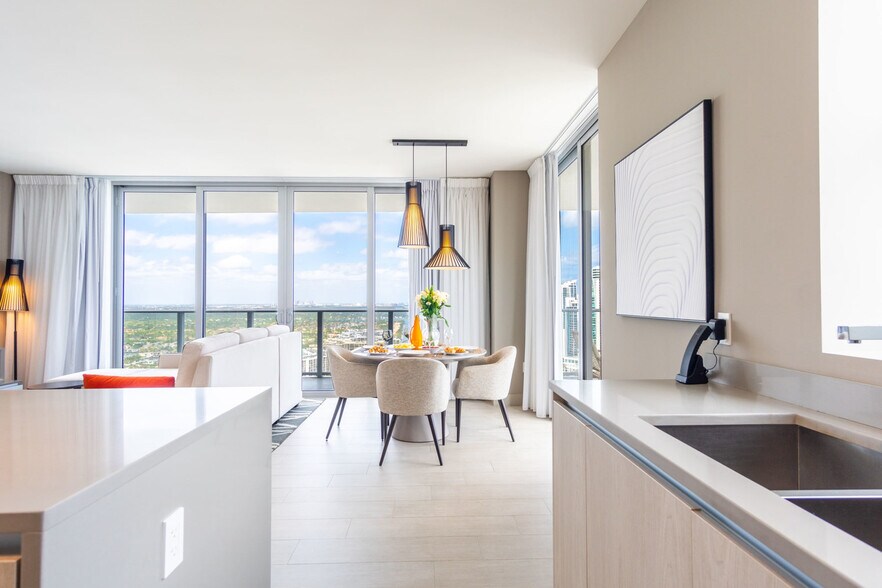Building Photo - 4010 S Ocean Dr