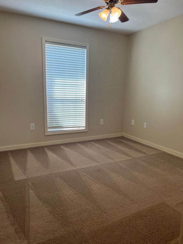 Building Photo - 104 W Pinebrook Dr