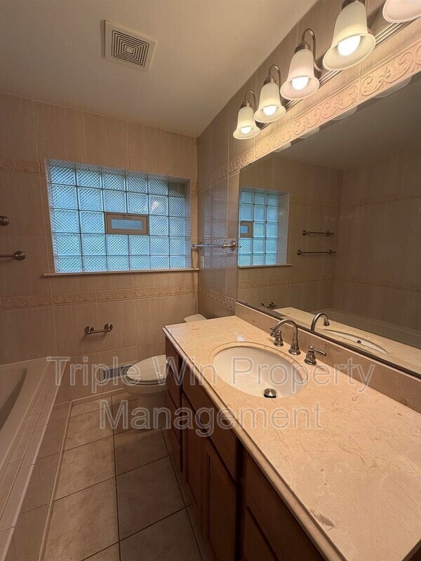 Building Photo - 1045 N Florissant Rd