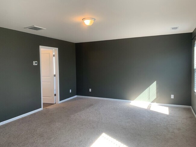 Building Photo - 481 Tondee Wy