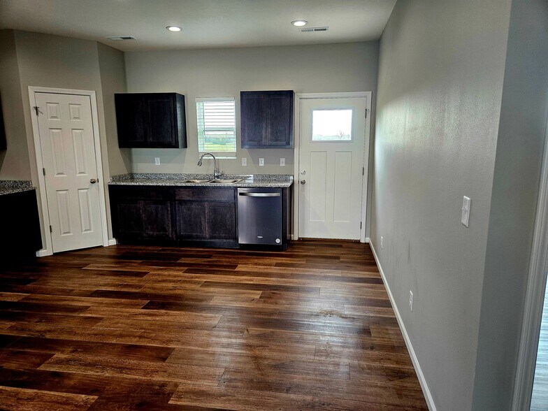 Building Photo - 928 Dishman Cir