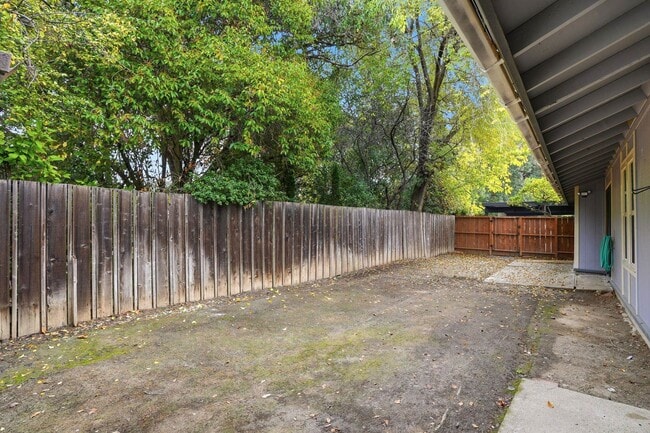 Building Photo - 1930 Camino Verde