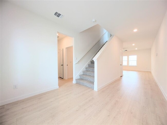 Building Photo - 9400 Oxbow Strap Dr