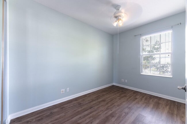 Building Photo - 340 Jacaranda Dr