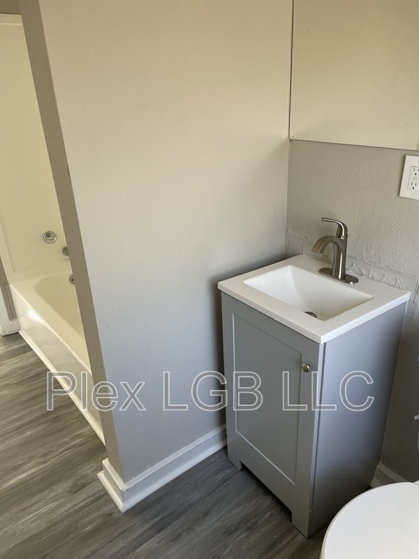 Building Photo - 1006 Greenville St