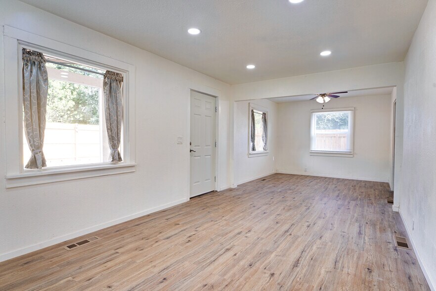 Living Room - 2919 SE 90th Pl