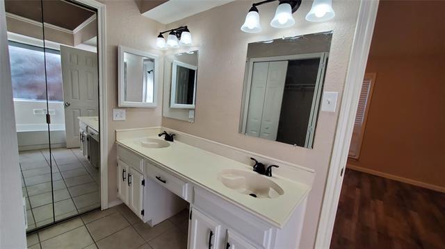 Building Photo - 8440 Willow Creek Dr