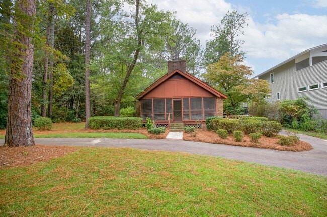 Building Photo - Cottage life in Southern Pines