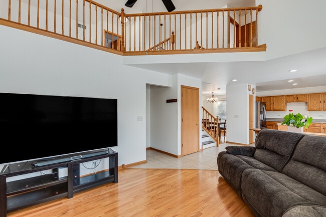 Building Photo - 1544 Suncrest Ln