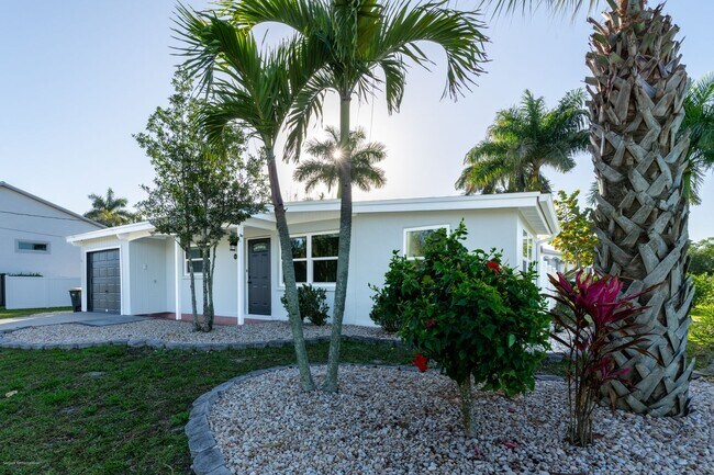Building Photo - CLOSE TO HISTORIC DISTRICT AND PARKS
